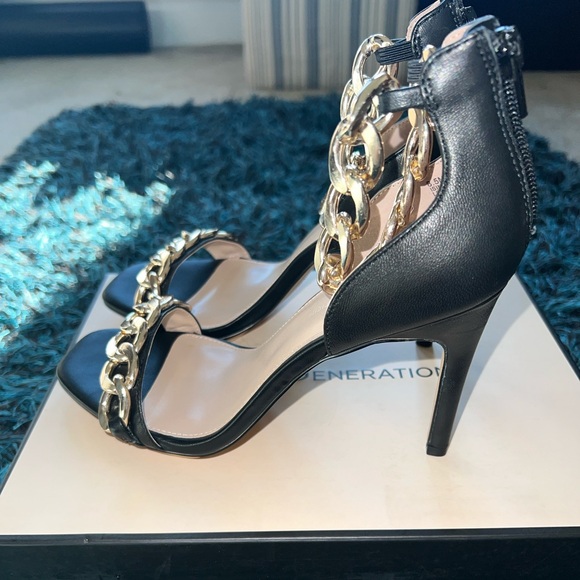 Brand New BCBGeneration Chain sandal. ๐ค๐ - Picture 4 of 6